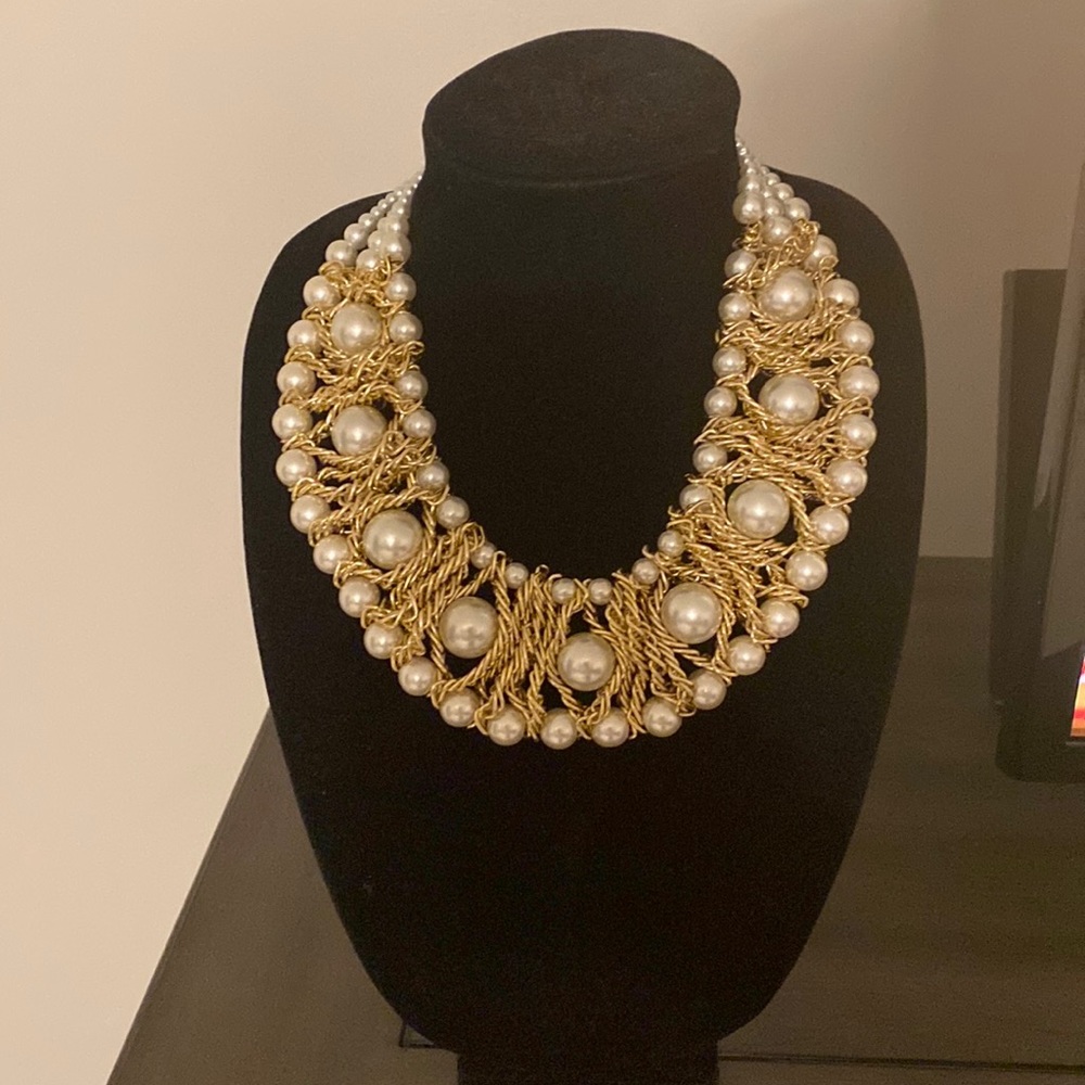 Gold and pearl necklace